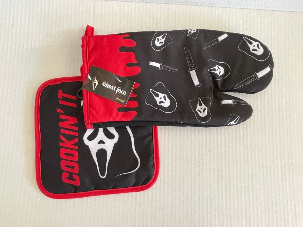 Set of Scream Ghost Face Oven Mitt and Pot Holder NEW